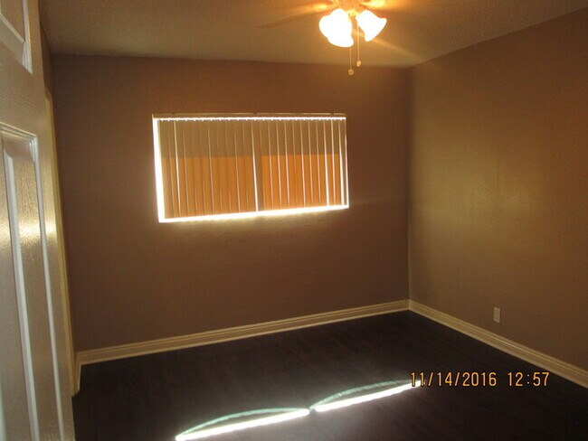 Building Photo - 2114 S Mallul Dr