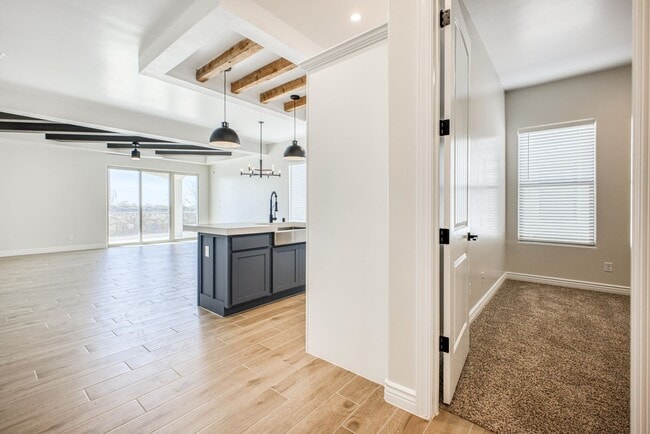 Building Photo - Beautiful East side House 4 bed-2.5 baths, part of The Overlook Casa Club that includes Swimming ...