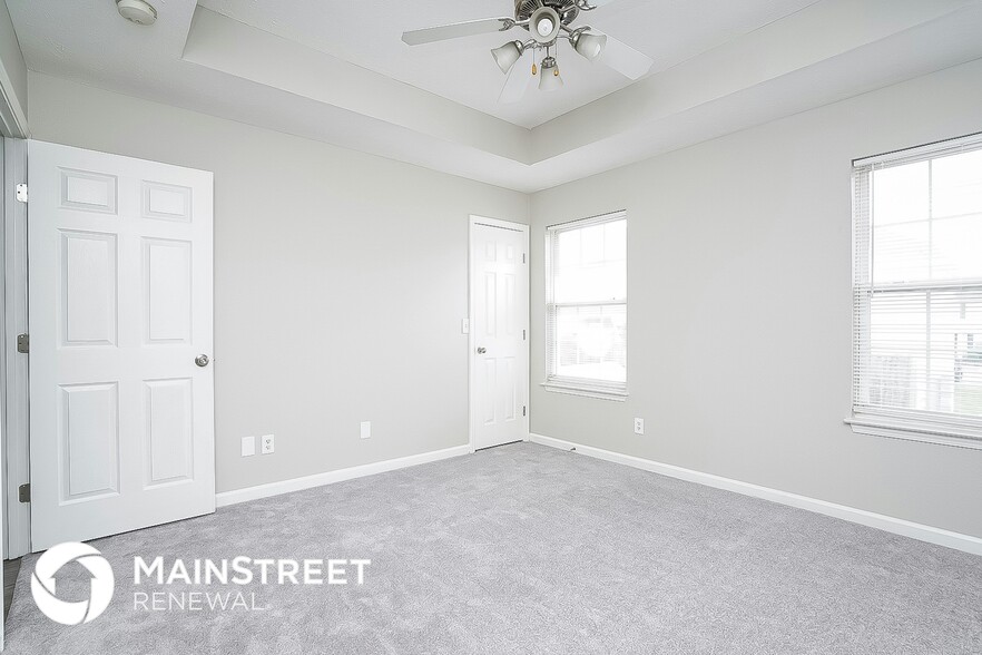 Building Photo - 6030 Cullen Dr