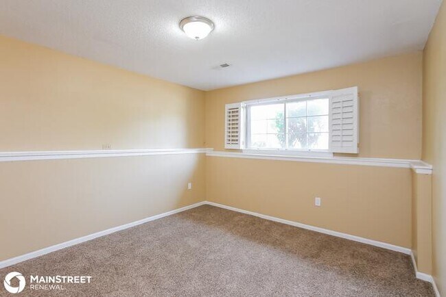 Building Photo - 209 NW 113th St, Kansas City, MO 64155