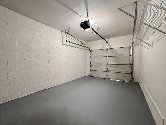 Building Photo - 5515 Strack Rd