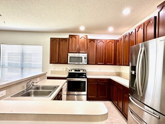 Building Photo - North Hampton! Amenities Galore! 4 Bed, 3 Bath!