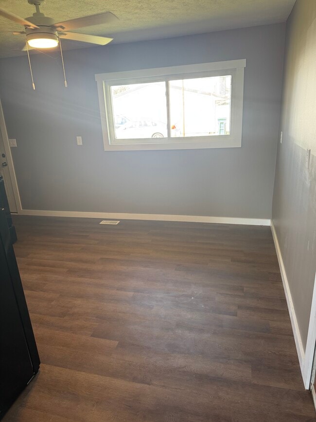 Building Photo - 345 Frayne Dr
