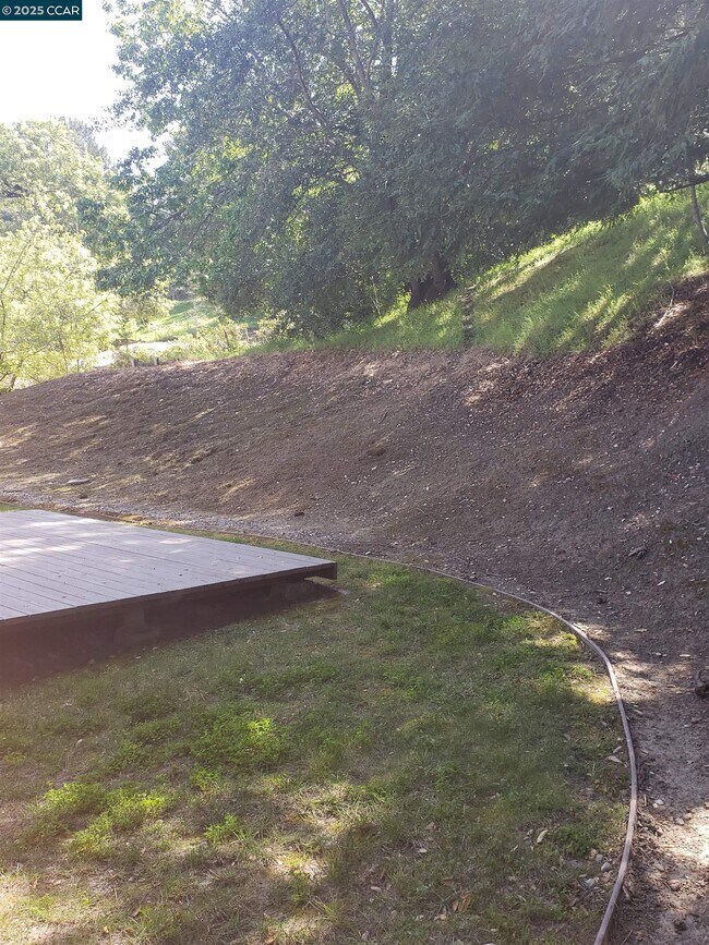 Building Photo - 44 Muth Dr