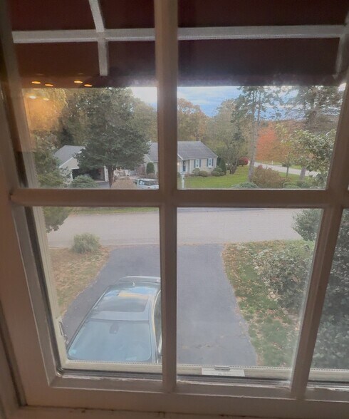 Building Photo - 94 Country Club Dr