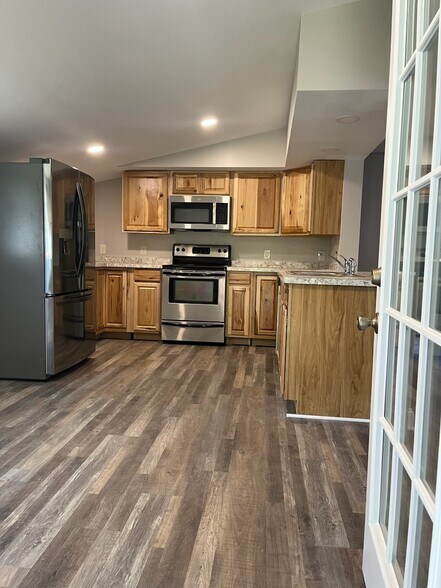 Primary Photo - 6921 Milestrip Rd