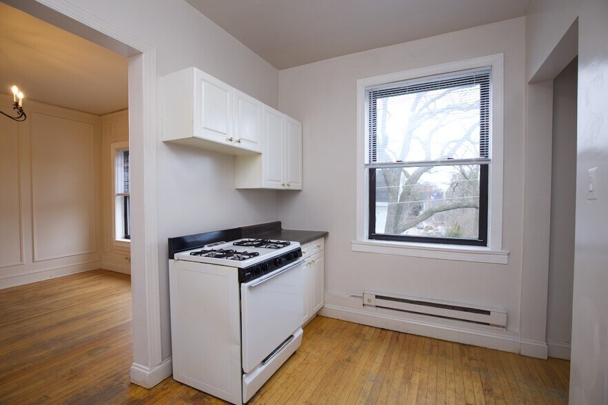 Building Photo - 1238 Oak Ave