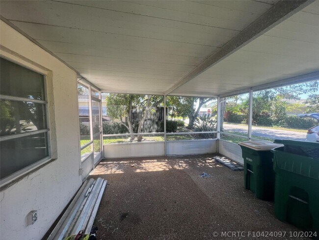 Building Photo - 7108 NW 76th Ct
