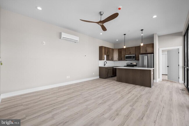 Building Photo - 400 S Conkling St
