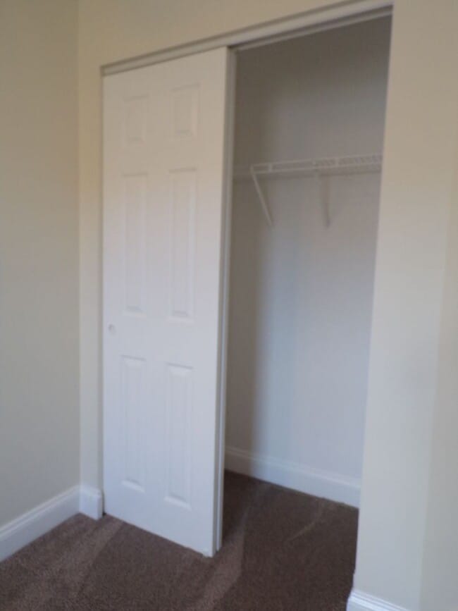 Building Photo - Odenton, 3 level twhs, end unit, Master su...
