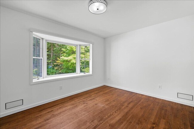 Building Photo - Lakeside Drive HOA