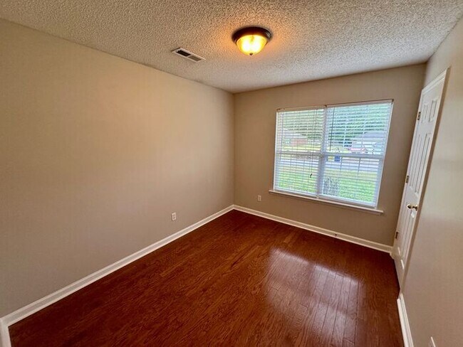 Building Photo - Great Harvest Home for rent