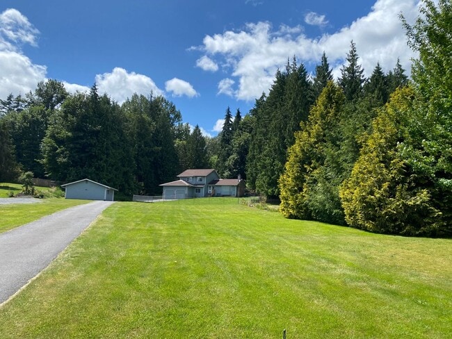 Building Photo - 3 bedroom 2.5 bathroom Home in Lake Steven...