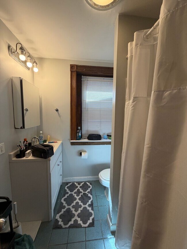 Building Photo - No Brokers Fee, One Month Rent-Free, Central Mission Hill Location. In-Unit Washer and Dryer.