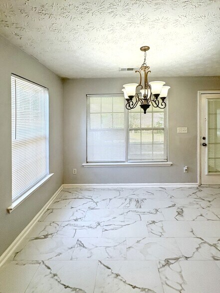 Building Photo - 2045 Parador Bend