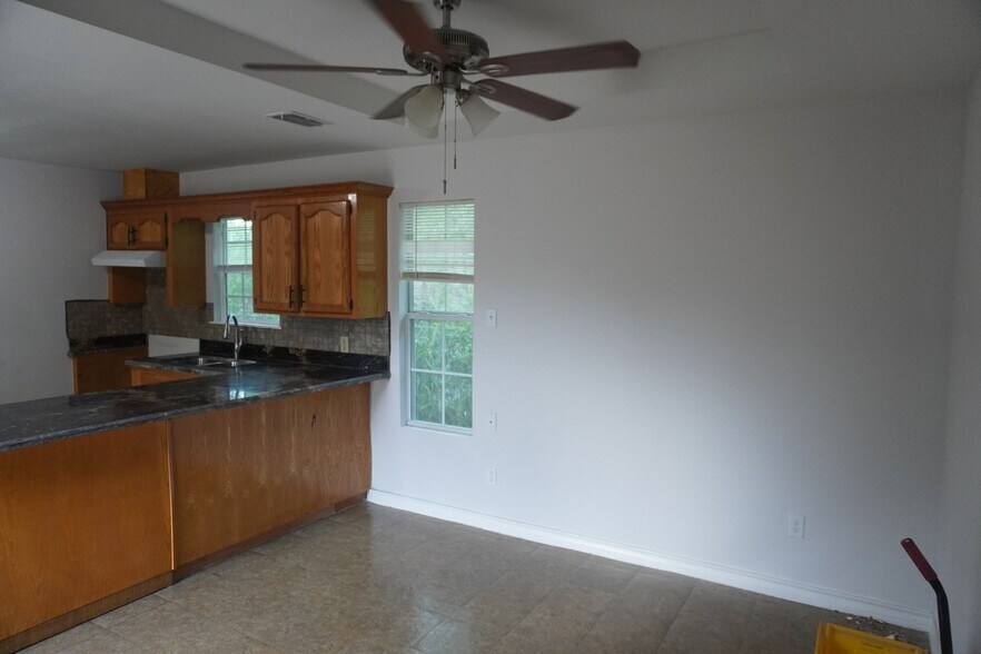 Building Photo - 1306 N Moorefield Rd