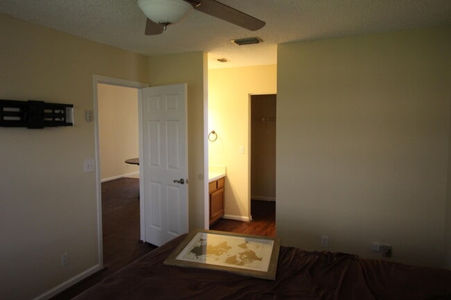 Building Photo - 321 Norwood Terrace