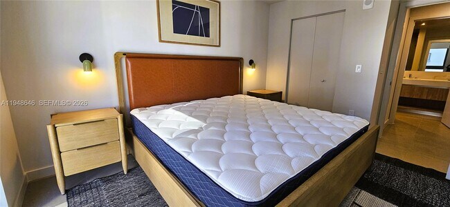 Building Photo - 11 NE 6th St