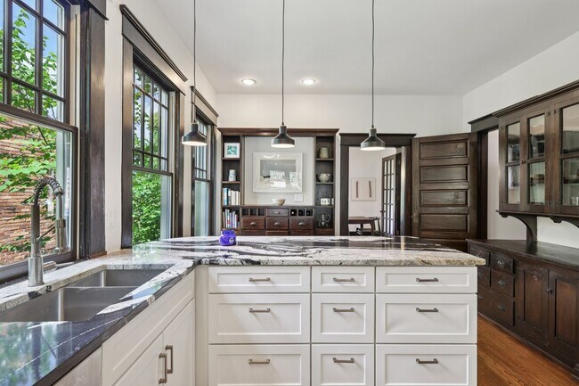 Building Photo - Beautiful Historic 4BR/3BA Gem | Hillsboro...