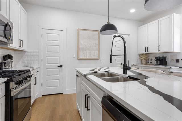 Building Photo - 1511 Barry Ave