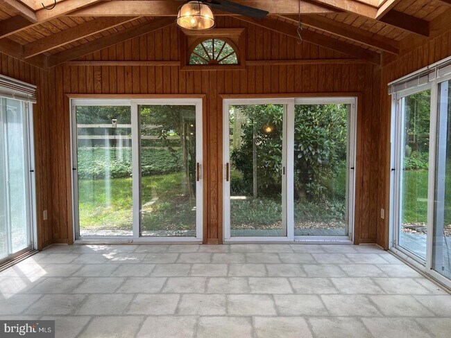 Building Photo - 8711 Braeburn Dr