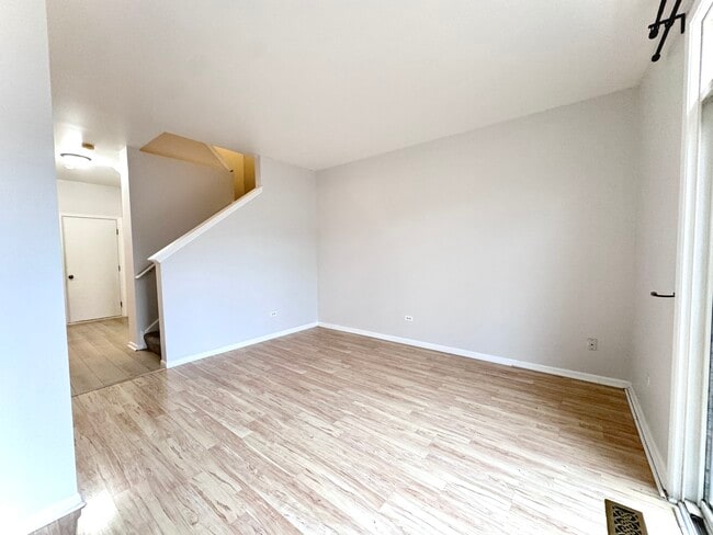 Building Photo - 2350 Sheehan Dr