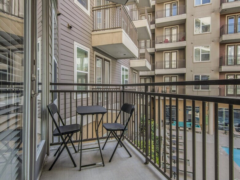 Building Photo - 1915 Canterbury St