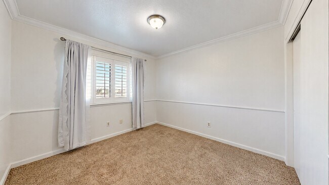 Building Photo - 1501 Racquet Club Dr