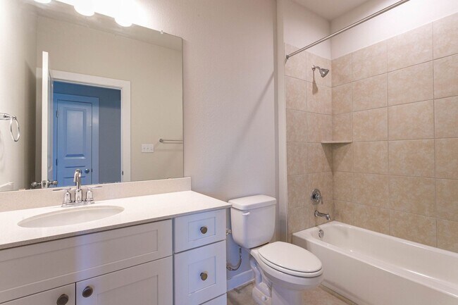 Building Photo - Beautiful 3 Bedroom, 3 Bathroom Home in Ro...
