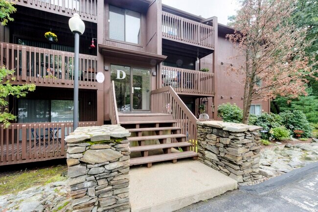 Building Photo - 340 Sunderland Rd