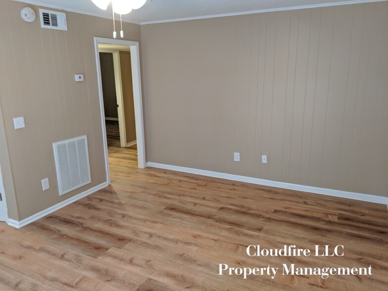 Building Photo - 224 James Cir