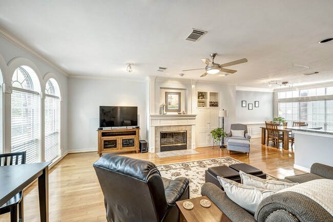 Building Photo - 1933 Haddon St