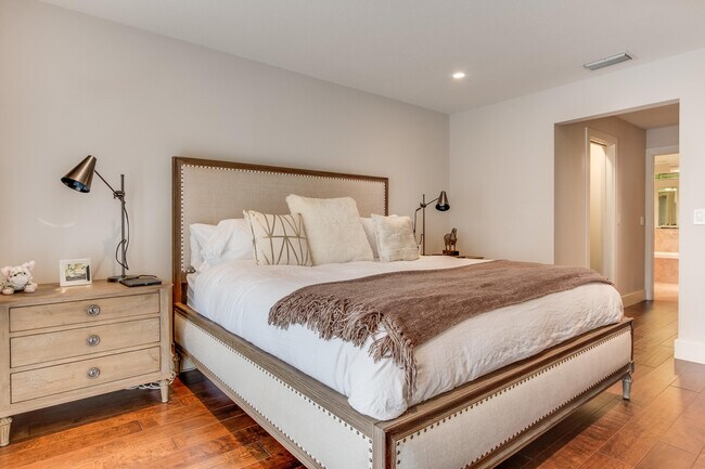 Building Photo - 2312 Las Casitas Dr