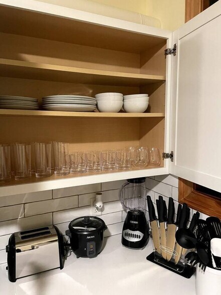 Building Photo - 137 W 15th St