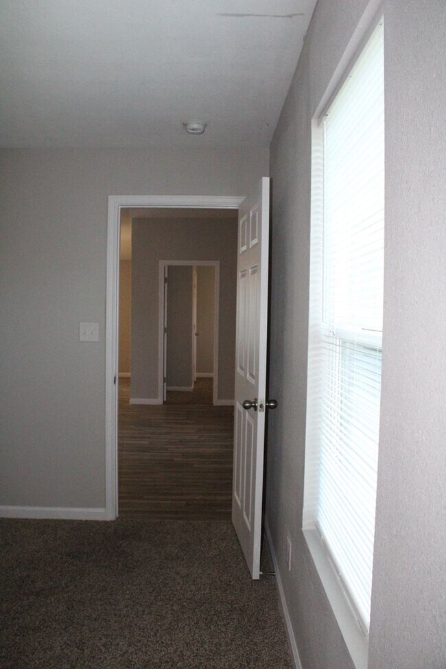 Building Photo - Meadow Brook