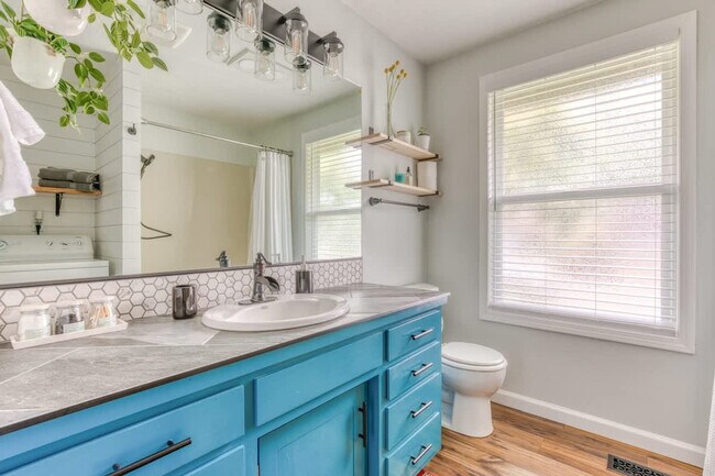 Building Photo - 353 Brightwood Ct