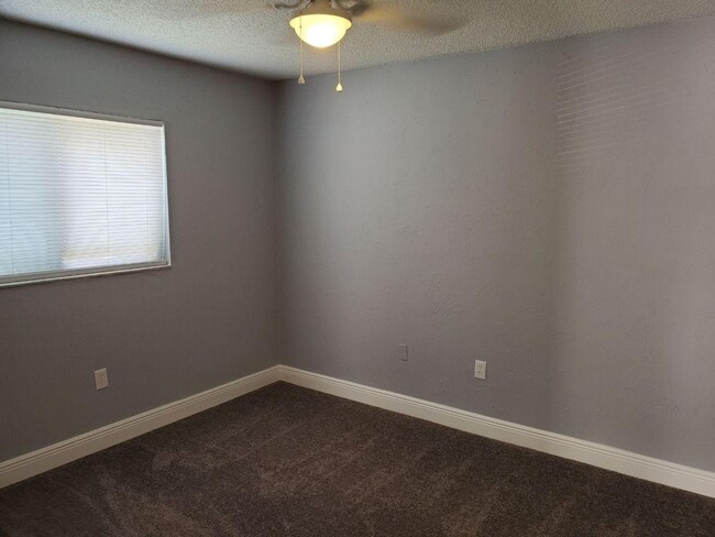 Building Photo - 3/2 Duplex in Bradenton