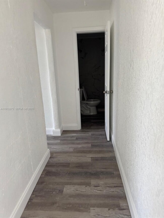 Building Photo - 46 S Oleander Ave