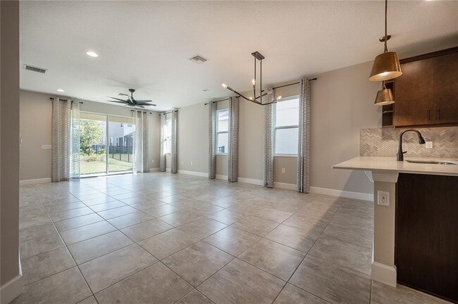 Building Photo - 7212 Paradiso Dr