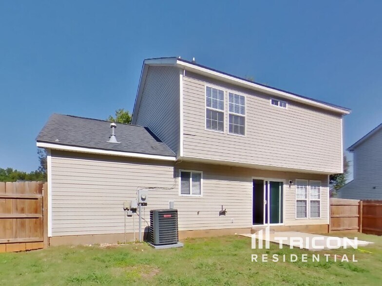 Building Photo - 2934 Hawick Commons Dr