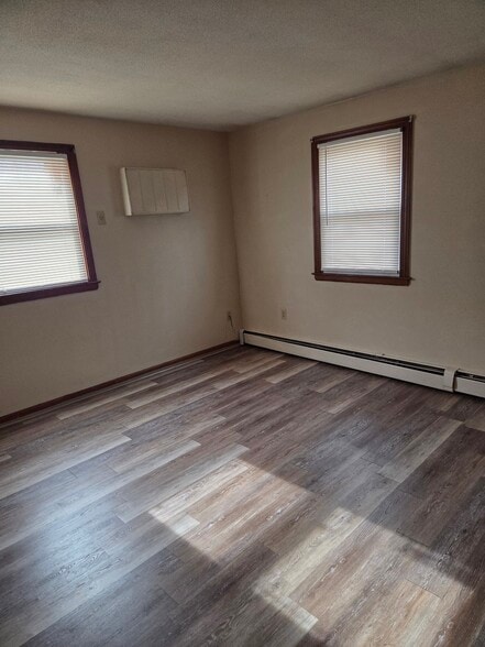 Building Photo - 76 William St