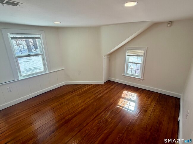 Building Photo - 1185 Linden Ave