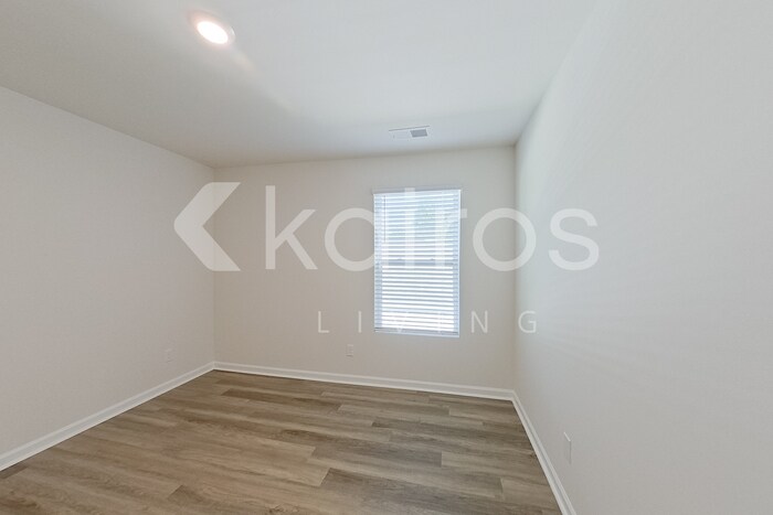 Building Photo - 135 Inez Ave
