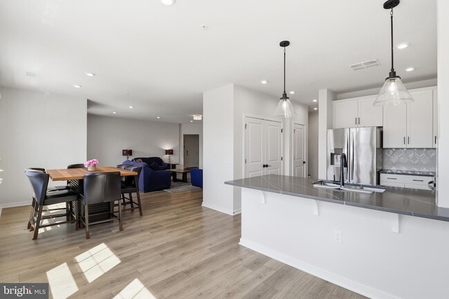 Building Photo - 700 Mount Airy Ter NE