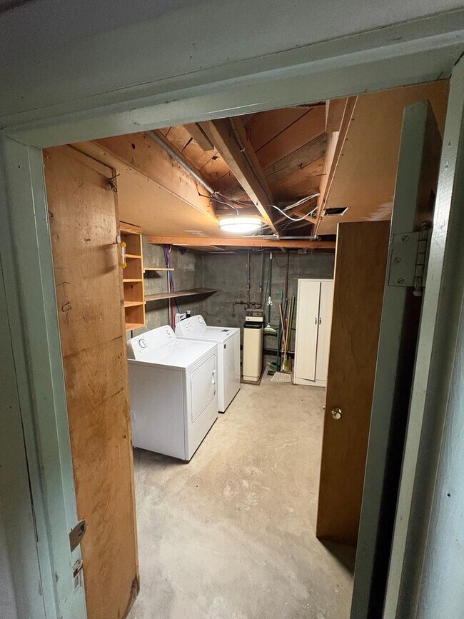 Building Photo - Charming 3-Bedroom Home with Large Yard & Ideal Multi-Generational Living Setup