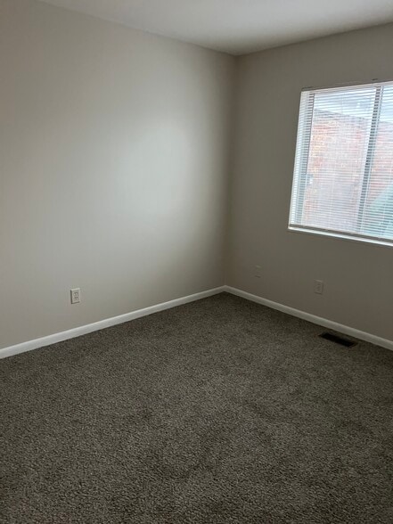Building Photo - 516 Thoma Pl