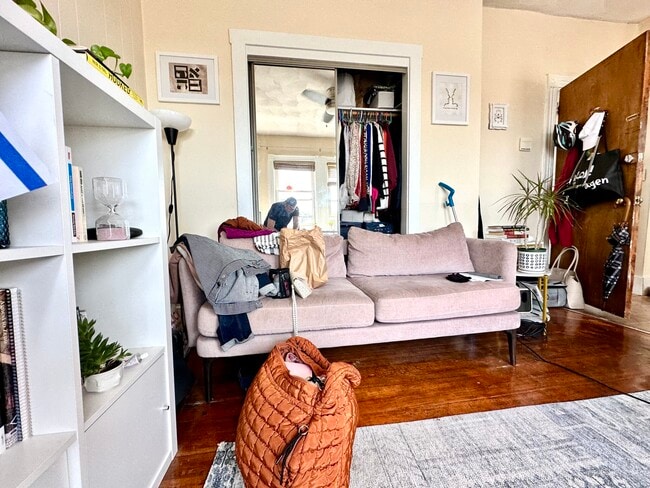 Building Photo - 108 Myrtle St