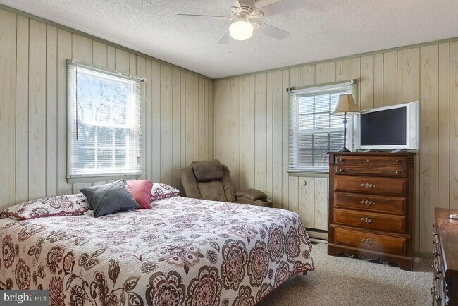 Building Photo - 19948 Church St