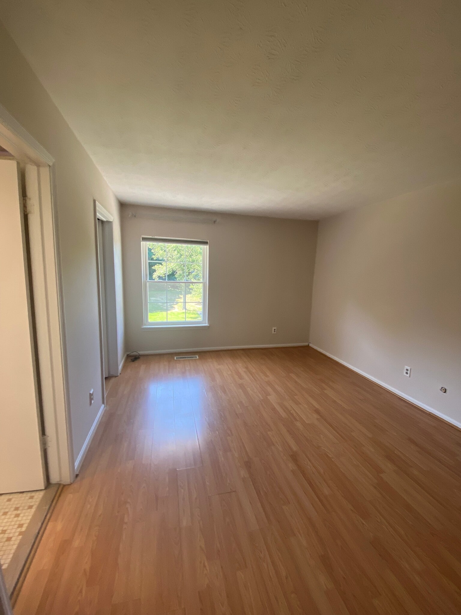 Building Photo - 6970 Carriage Hill Dr