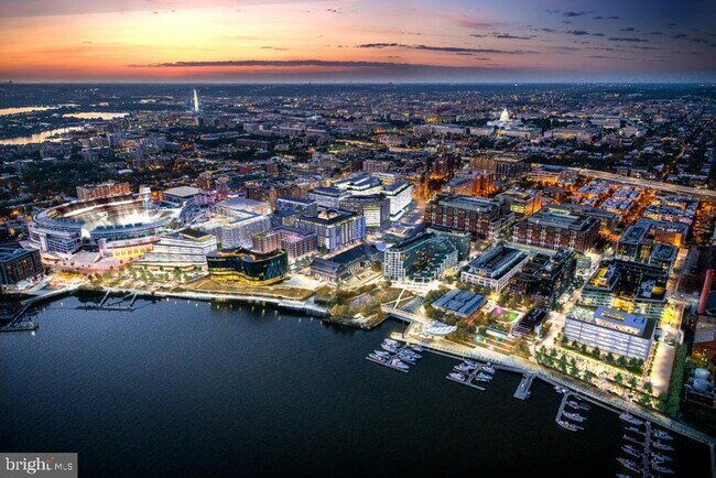 Building Photo - 1025 1st St SE